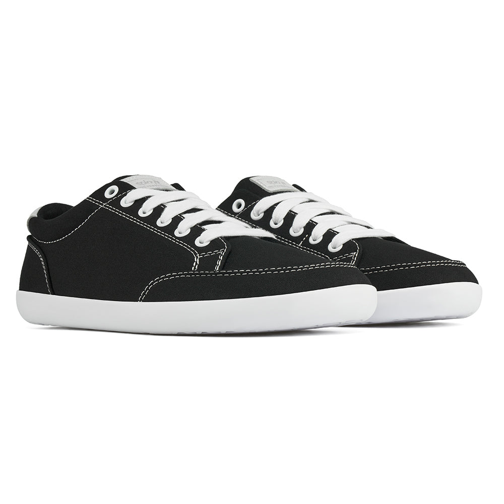 Front angle view of the FREESTYLE 3 Coal, Black sneaker with white laces on a white background