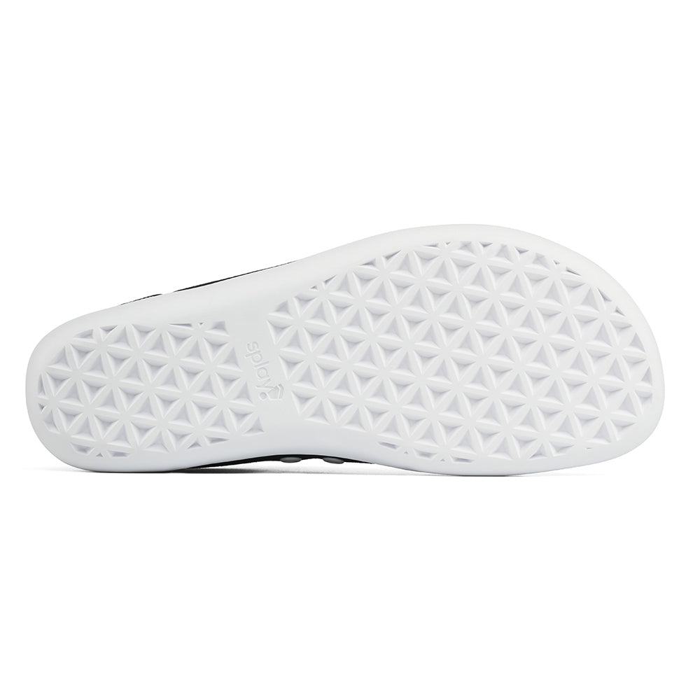 FREESTYLE 3 Coal, White sneaker outsole with Splay triangle pattern on a white background