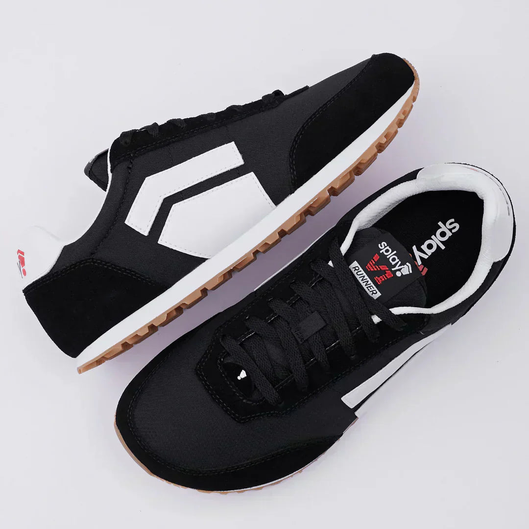 RUNNER V1 Track Black barefoot running shoes from Splay with a wide toe box and minimalist design.