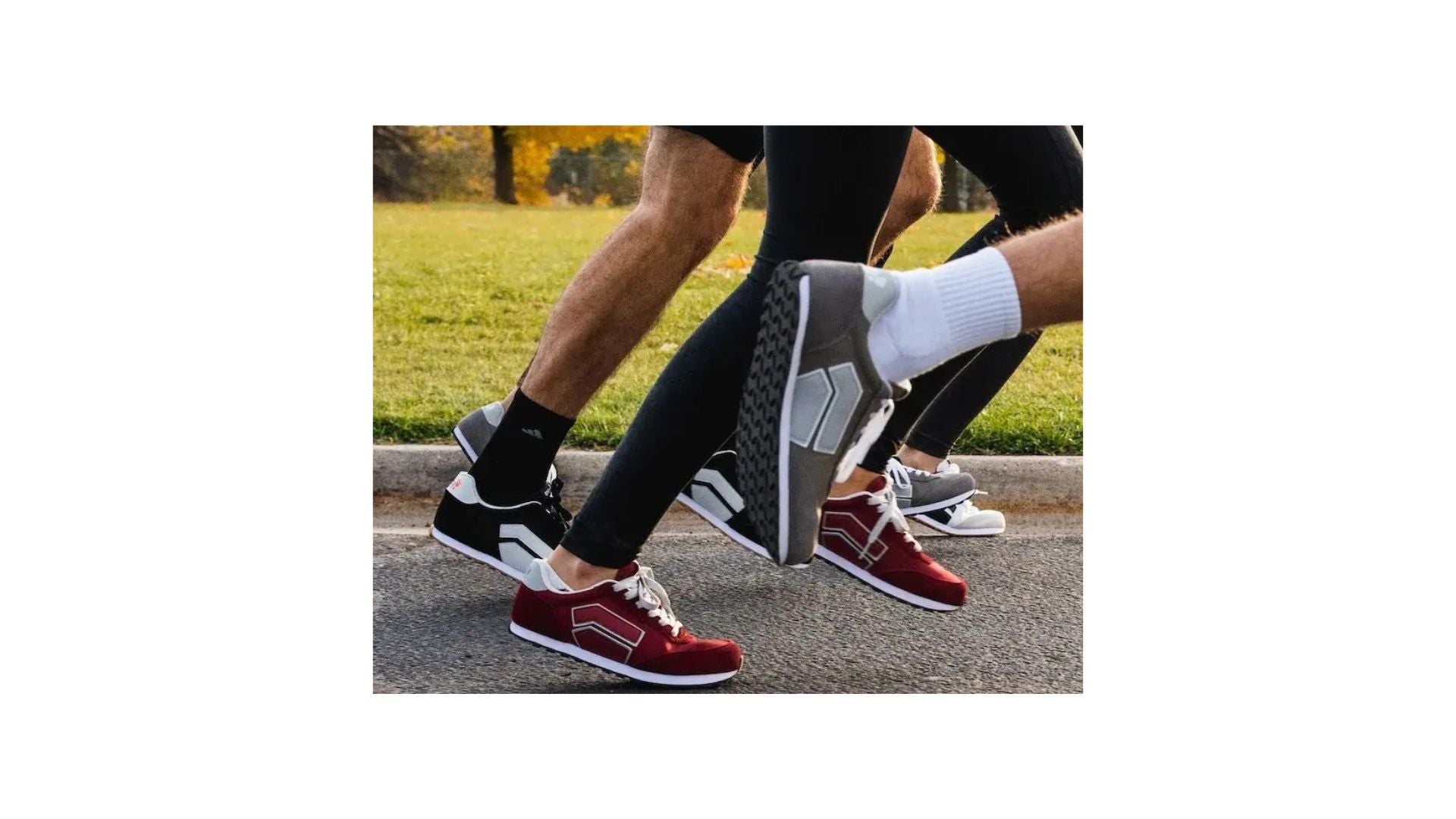 People are participating in a run wearing Splay’s RUNNER V1. 