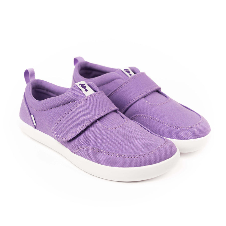 A pair of purple Splay kids' sneakers with a Velcro strap and white soles, featuring the Splay logo on the tongue.