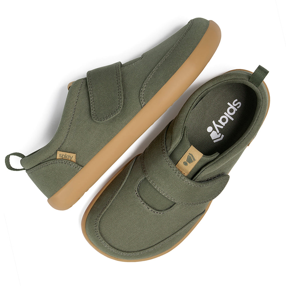 A pair of green Splay kids' sneakers with a Velcro strap and beige soles, featuring the Splay logo on the tongue and heel.