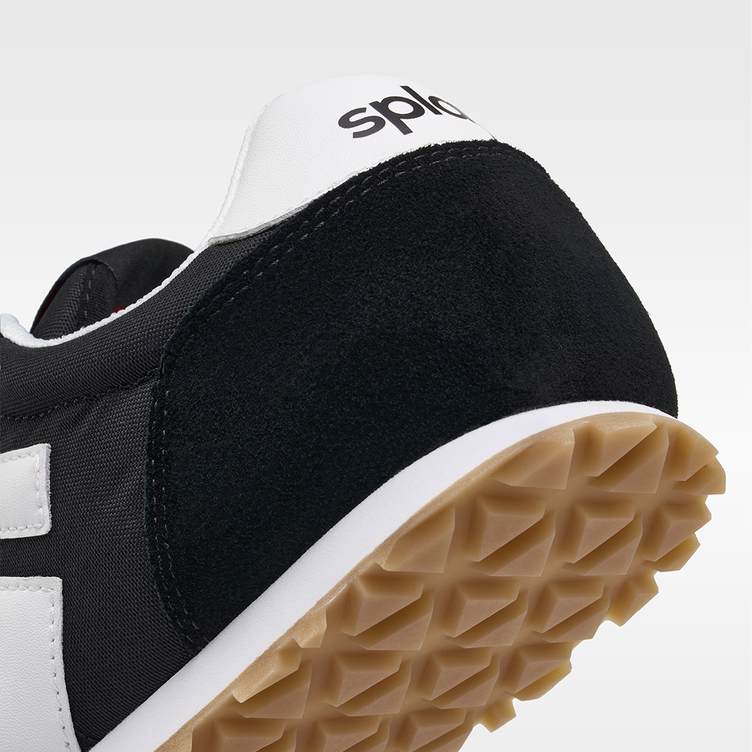 RUNNER V1 Track Black '26
