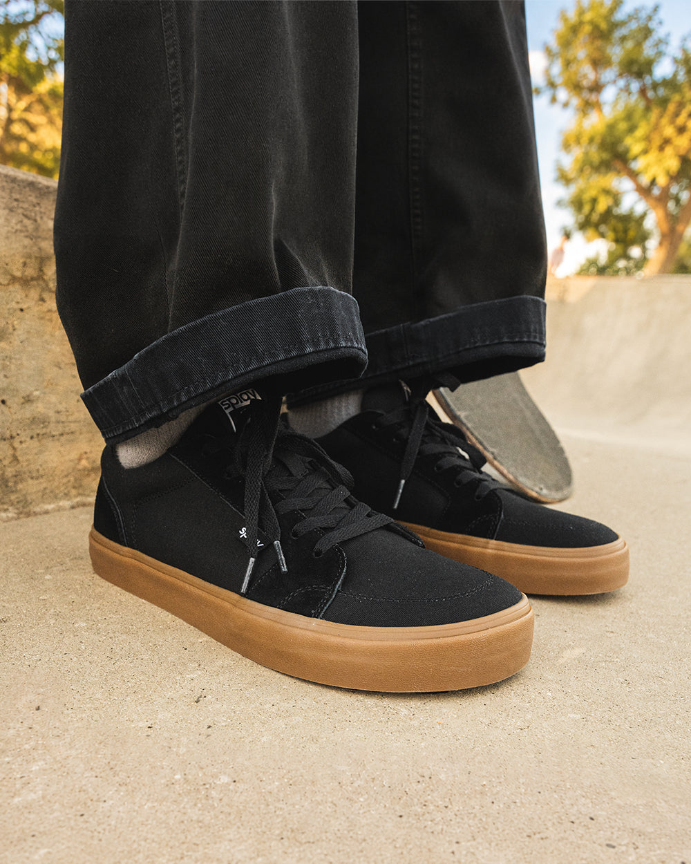 Splay REV LT Original Amsterdam barefoot shoes — low-top skate shoe, lifestyle photo, the shoes shown in use outdoors