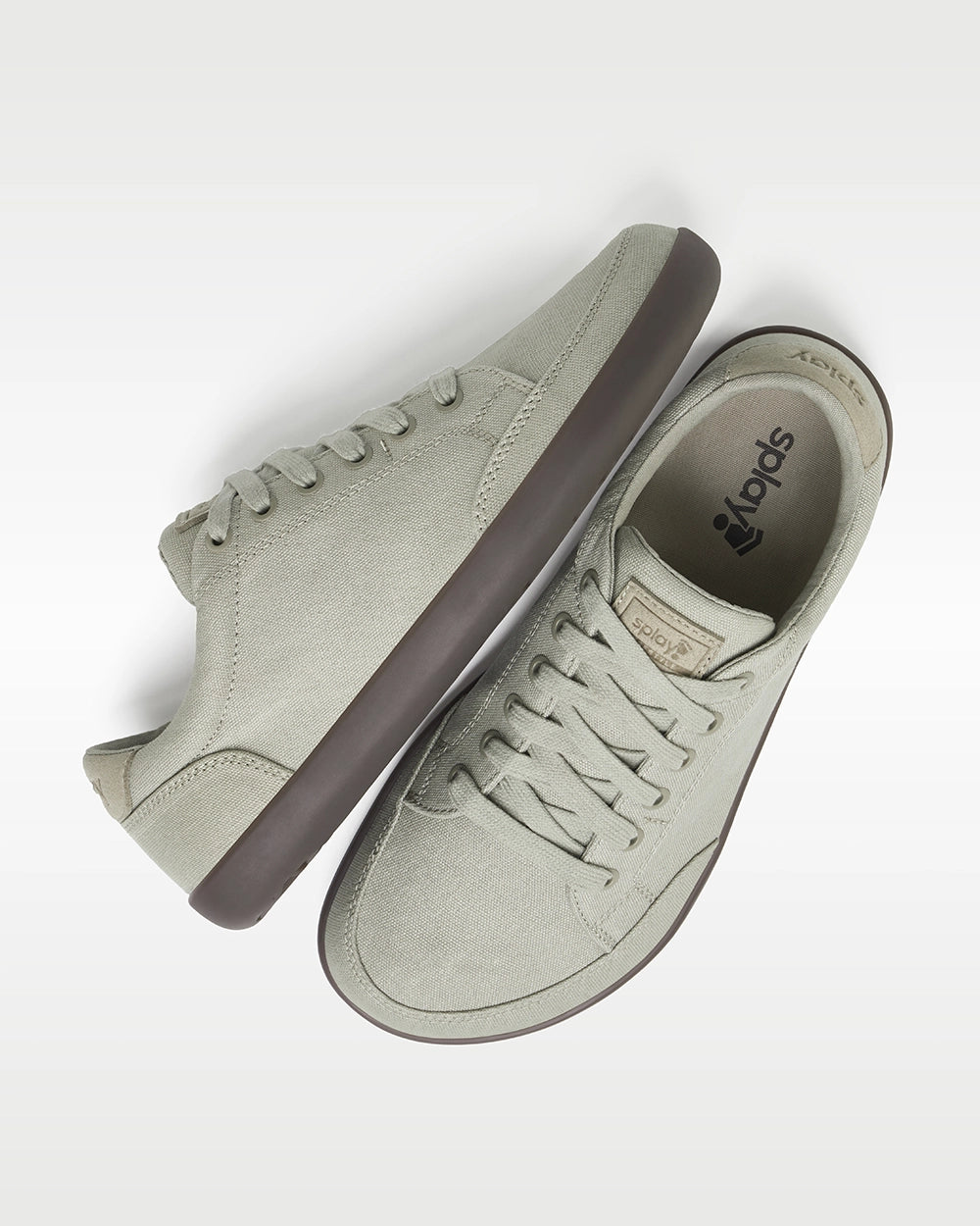 Top and side view of Splay FREESTYLE Ash '26 light gray canvas barefoot sneakers with dark gray soles and Splay-branded insoles.