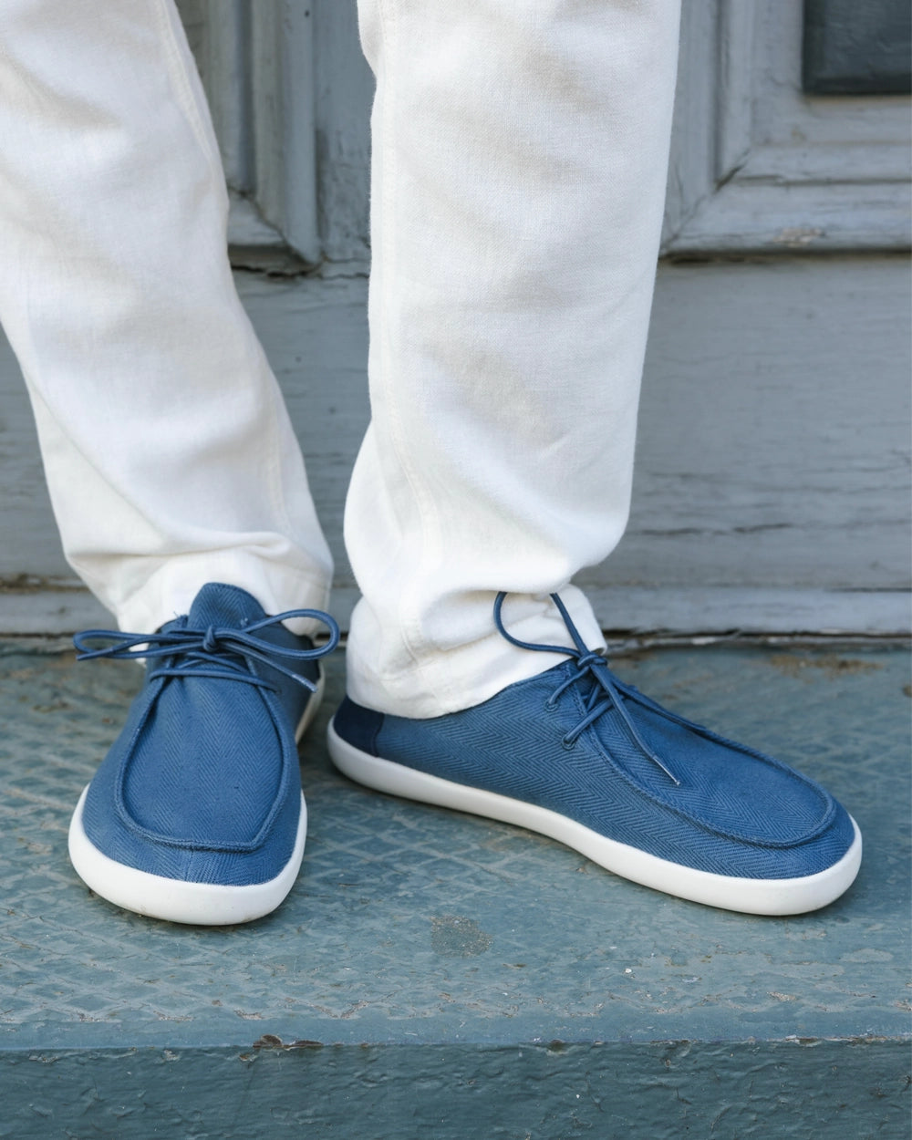 Person wearing Splay WEEKENDER Blue Lagoon hemp barefoot shoes