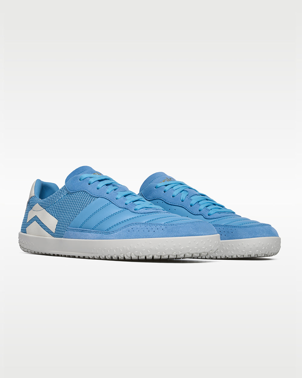 DOMINARI Caelum barefoot shoes — low-top indoor soccer shoe with a white sole, pair in an angled three-quarter view from the front