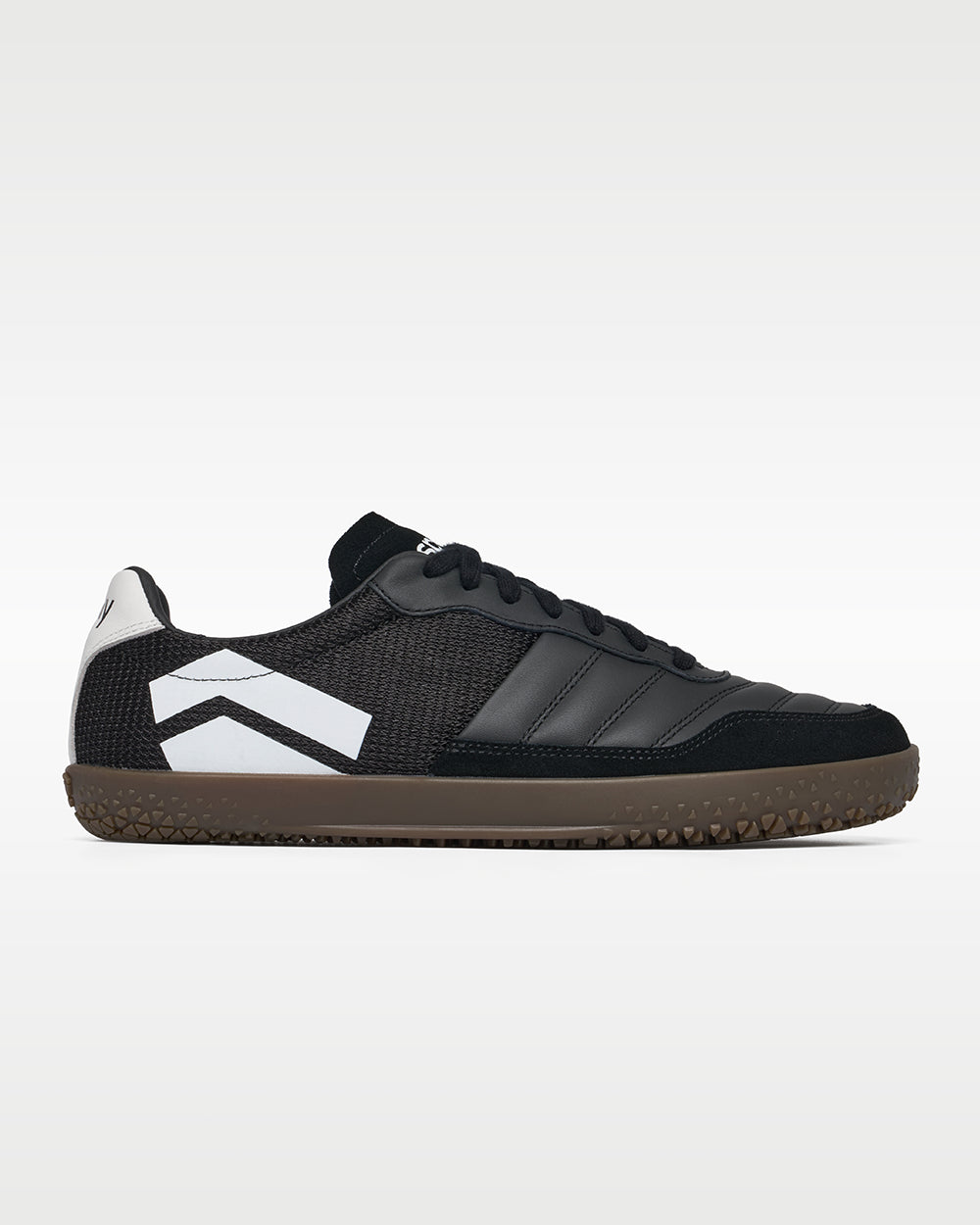 DOMINARI Nox barefoot shoes — low-top indoor soccer shoe with a side gum sole, single shoe in left-side profile