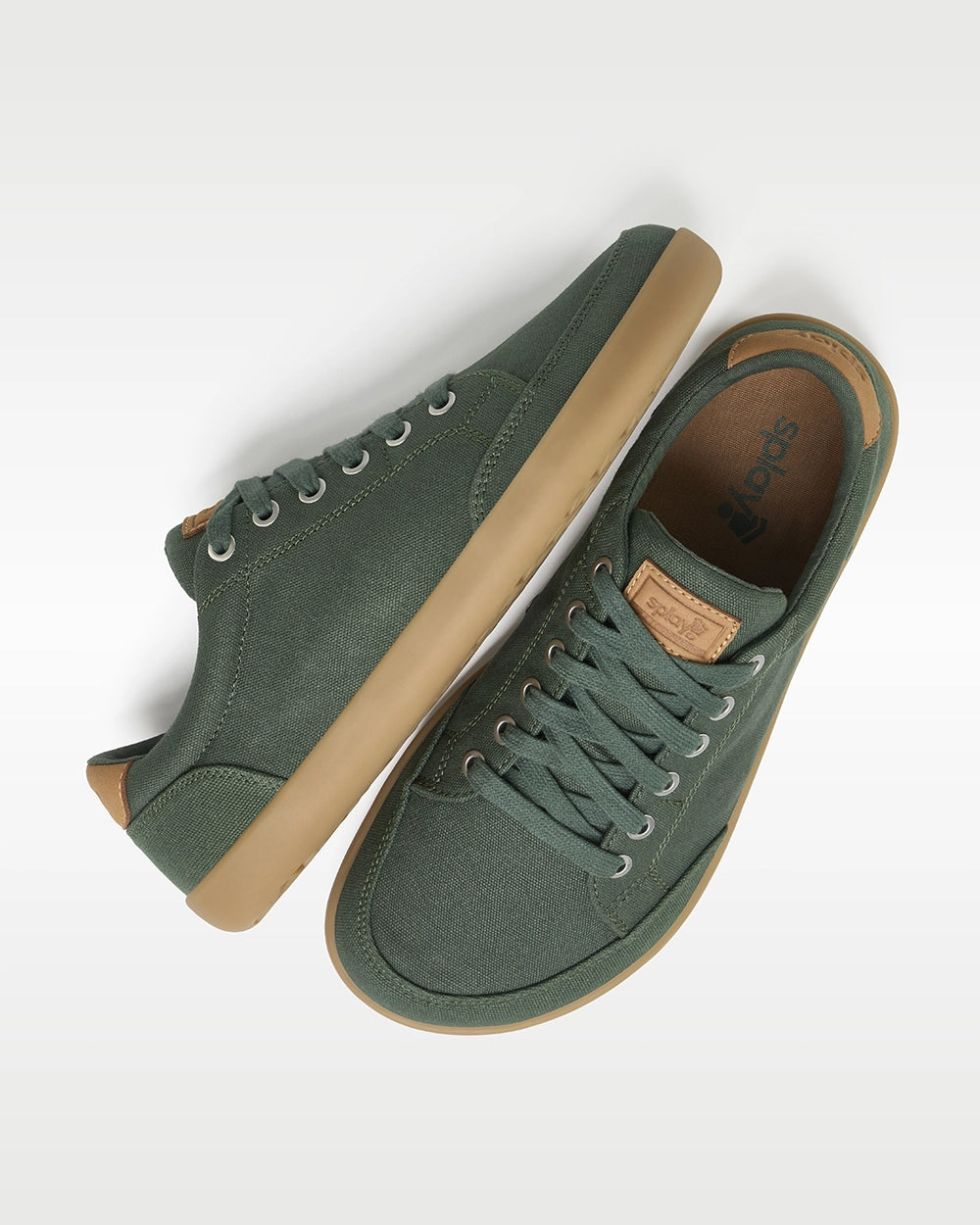 Top and side view of Splay FREESTYLE Spruce '26 green canvas barefoot sneakers with gum soles and Splay-branded insoles.