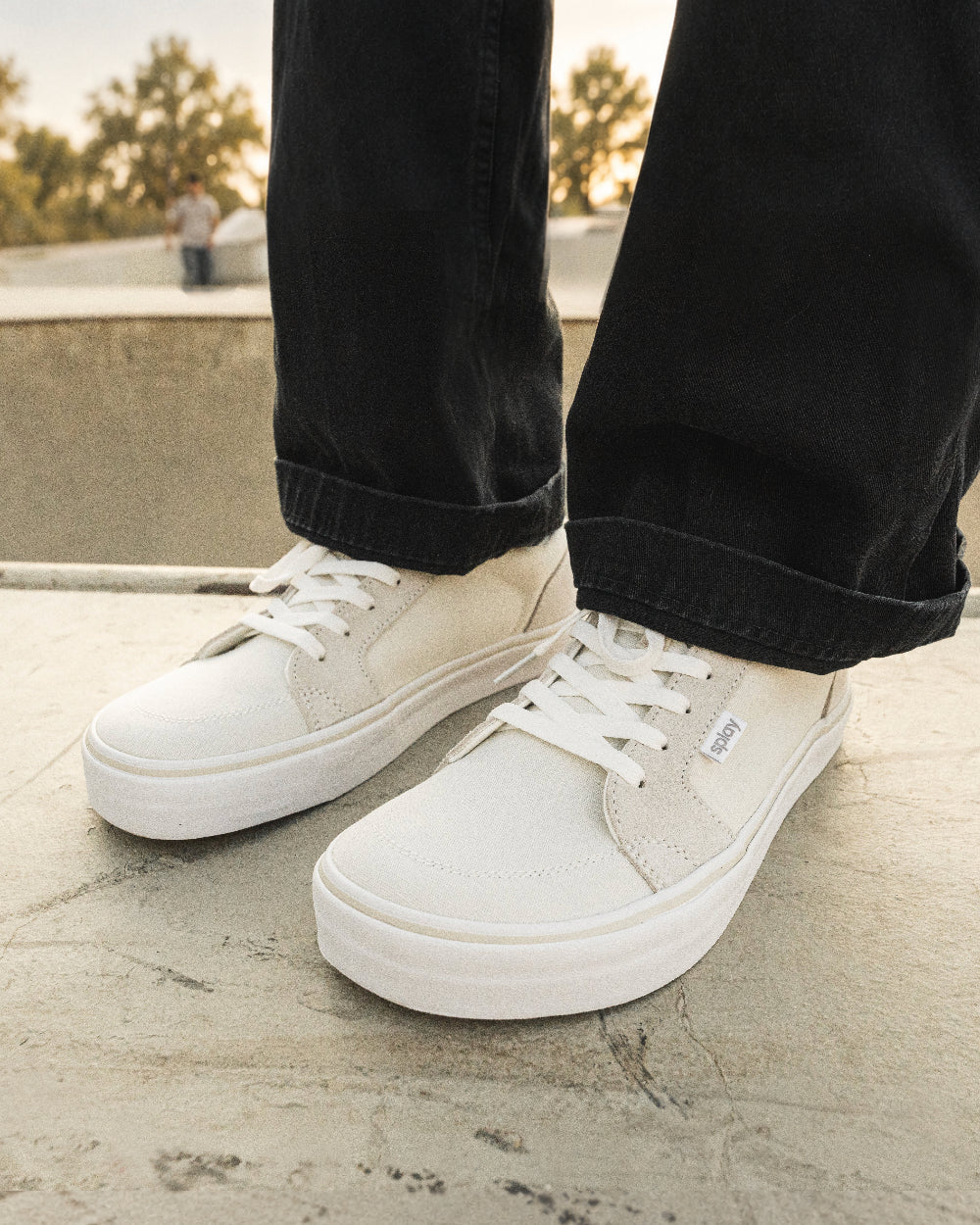 Splay REV LT Original Vienna barefoot shoes — low-top skate shoe, lifestyle photo, the shoes shown in use outdoors